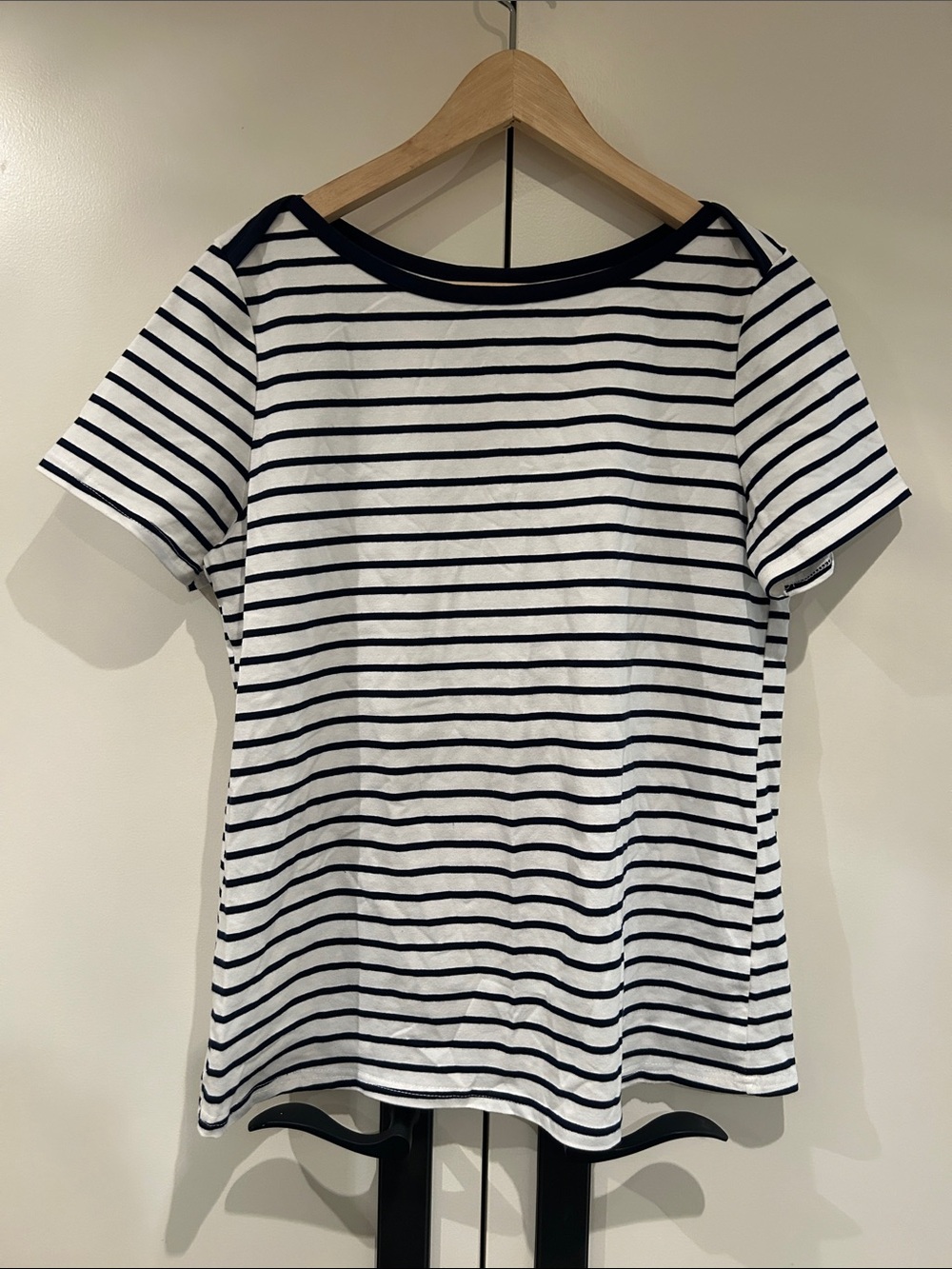Source Unknown Navy and White Striped Short Sleeve Tee